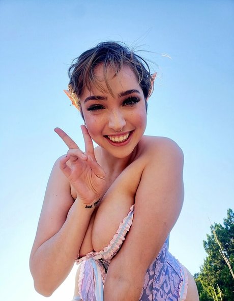 callme ickiervickyfree pornographic model photos