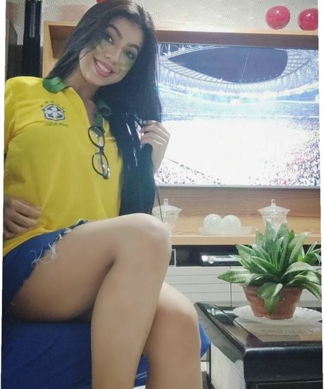 Edyli Silva erotic actress photo