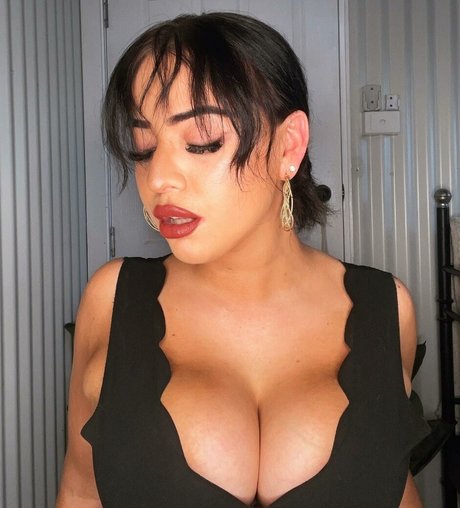 Elouise model pornographic pictures