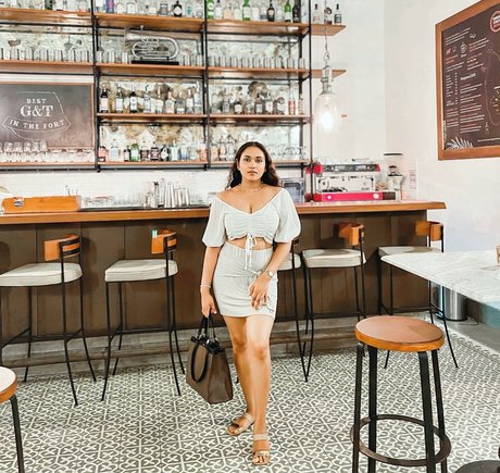 Nimesha Jayarathne model free picture