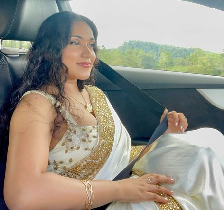 Nimesha Jayarathne model nudes gallery