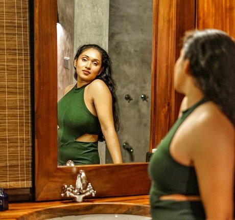 Nimesha Jayarathne star perfect picture