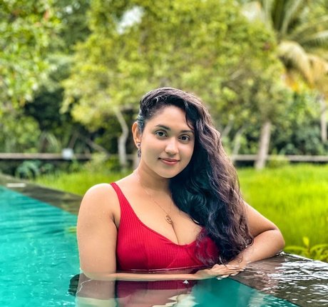 Nimesha Jayarathne star nude archive