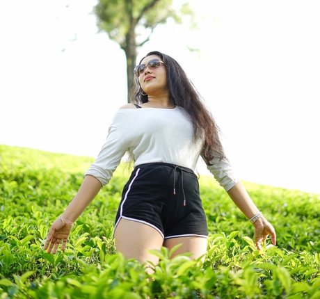 Nimesha Jayarathne high quality actress gallery