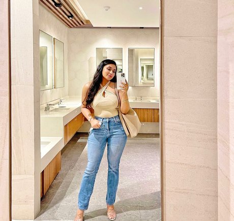 Nimesha Jayarathne model art archive