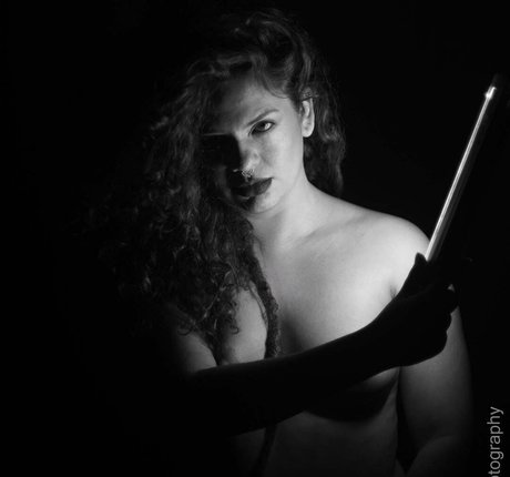 Erika Mahya beautiful star images