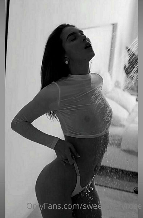 sweetaveryrose erotic actress image