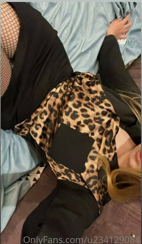 flora belll free star image