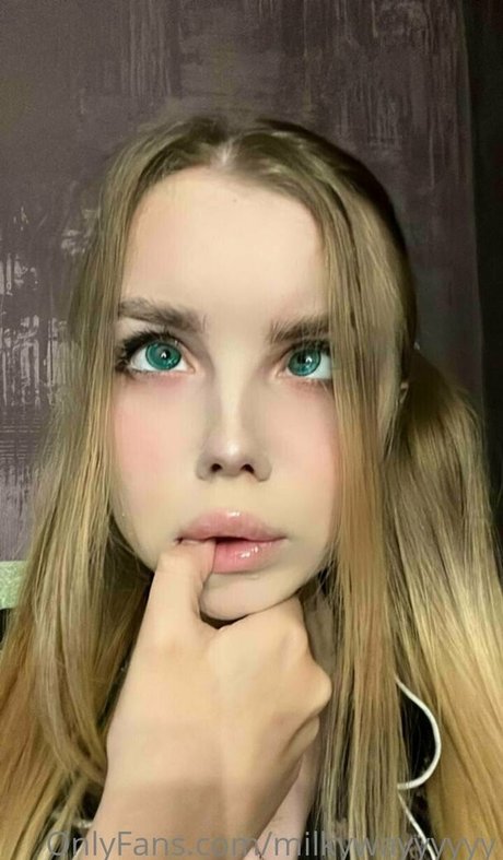 flora belll model top images