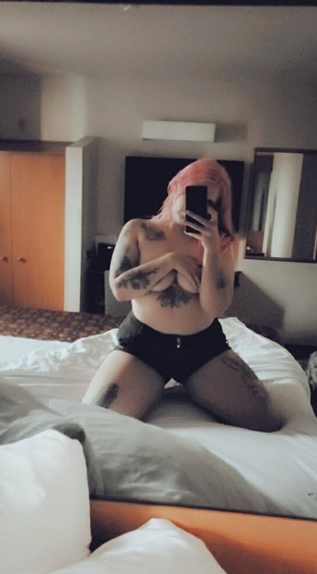 strwbrry cream beautiful actress pic