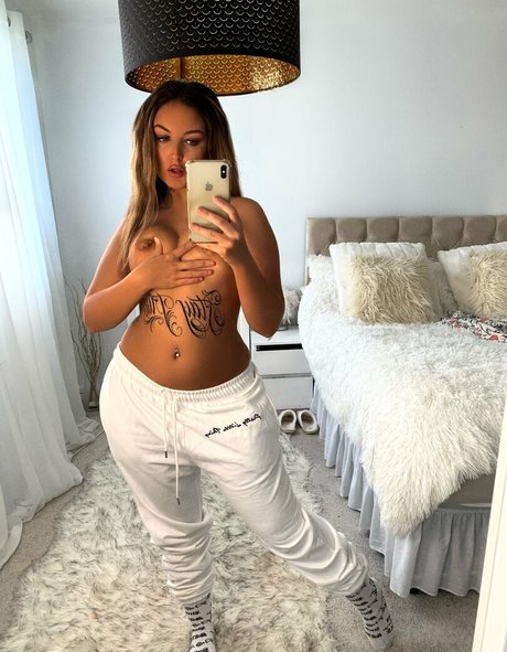 chloxo22 sex actress img