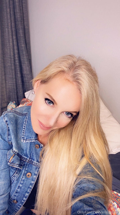 curvy girl next door onlyfans sexy nudes images