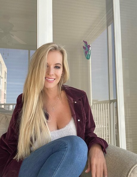 Ellehotmom star hot pics