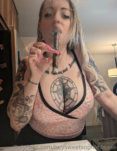 heysweetsophie tease nude model picture