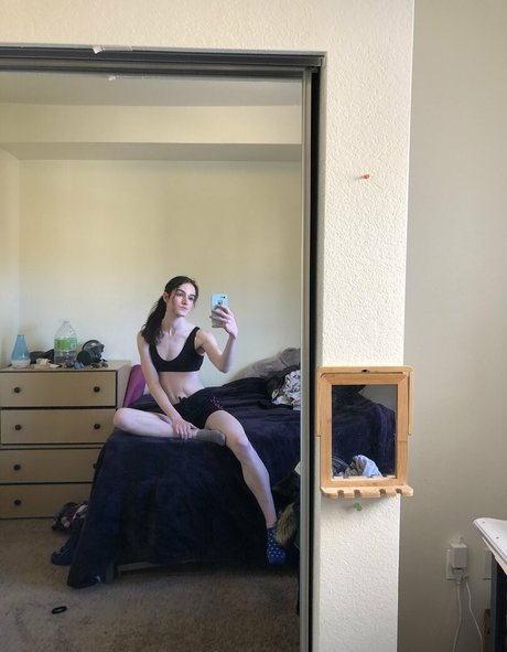 frogs4girls model erotic photo