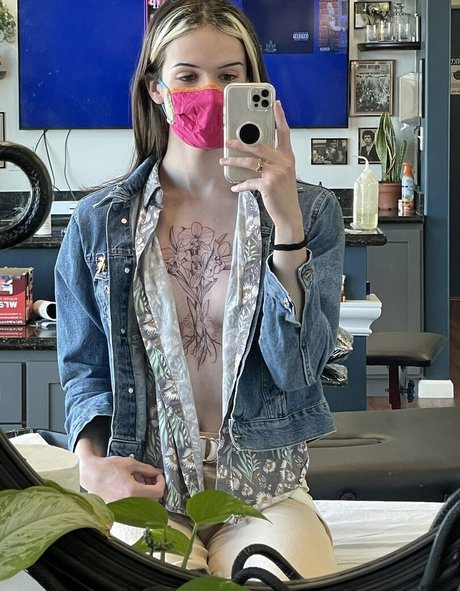 frogs4girls erotic model image