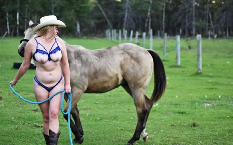 nicebassblondie art actress pics