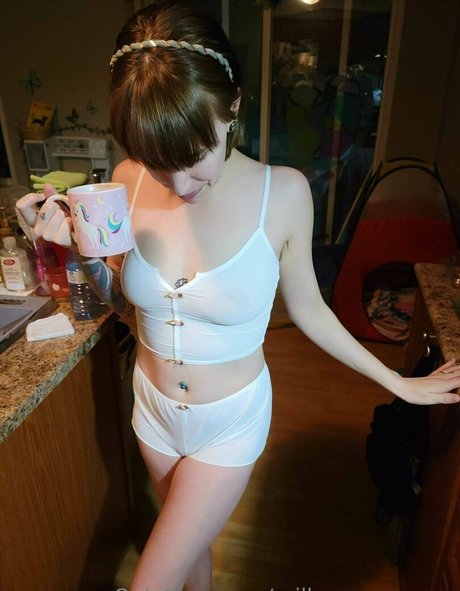 milky mama way nude model img