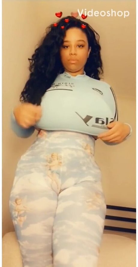 amazingtittsgirl model hd photos