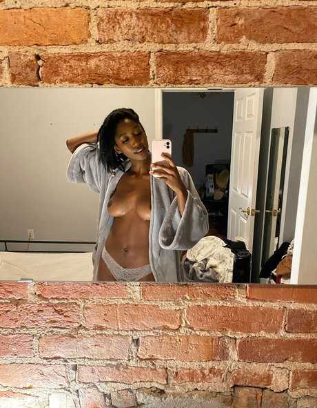 koraelle222 nude model img