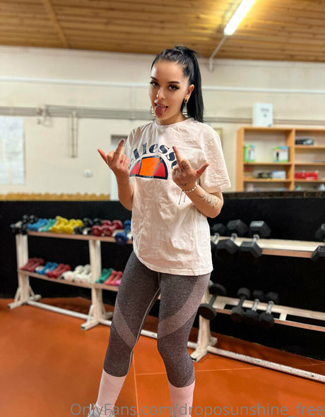 droposunshine free naked actress pictures