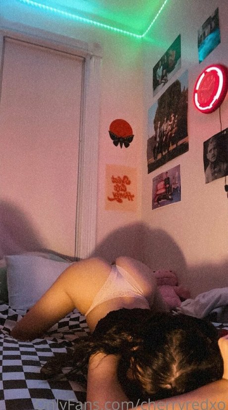 cherryredxo star exclusive picture