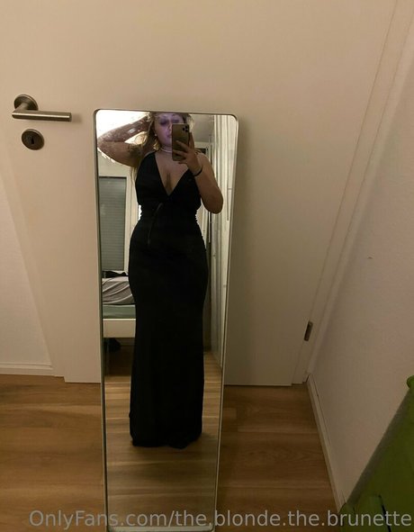 the blonde the brunette star naked galleries