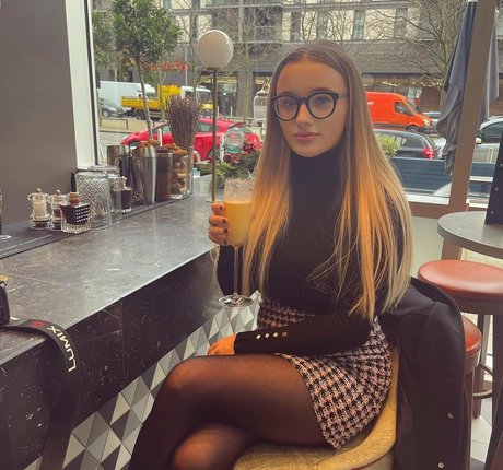 Olivia Robertson model nice pictures