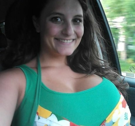 Avery Harwood hot actress pic