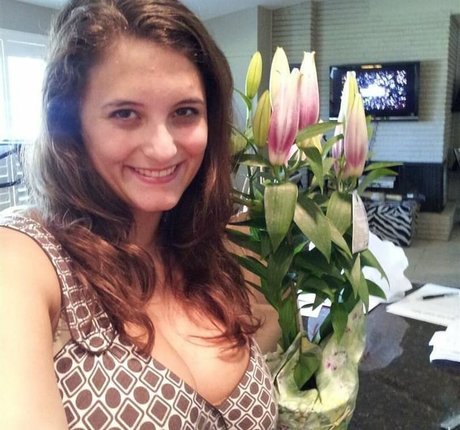 Avery Harwood model top pic