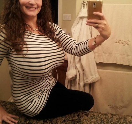 Avery Harwood top model img