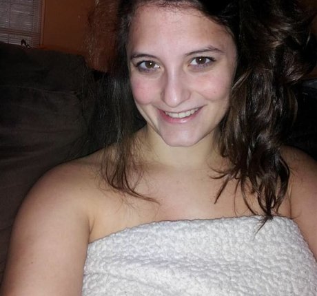 Avery Harwood hot model photos