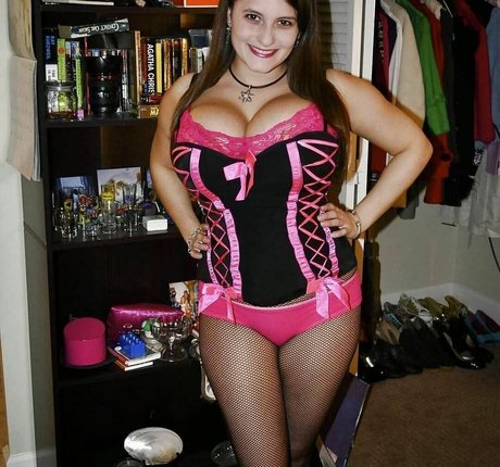 Avery Harwood xxx model photos