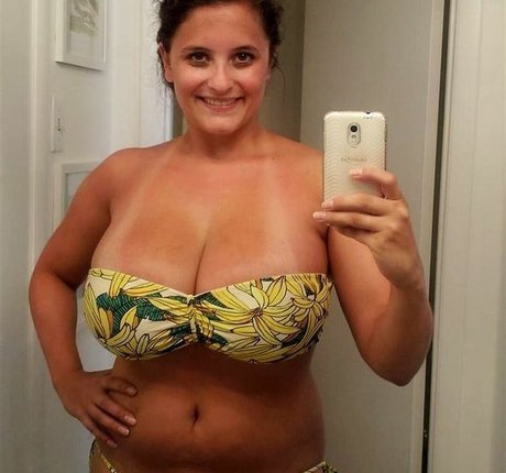 Avery Harwood beautiful model gallery