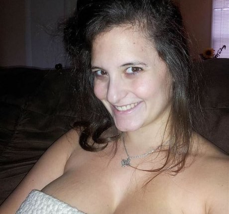 Avery Harwood beautiful model img