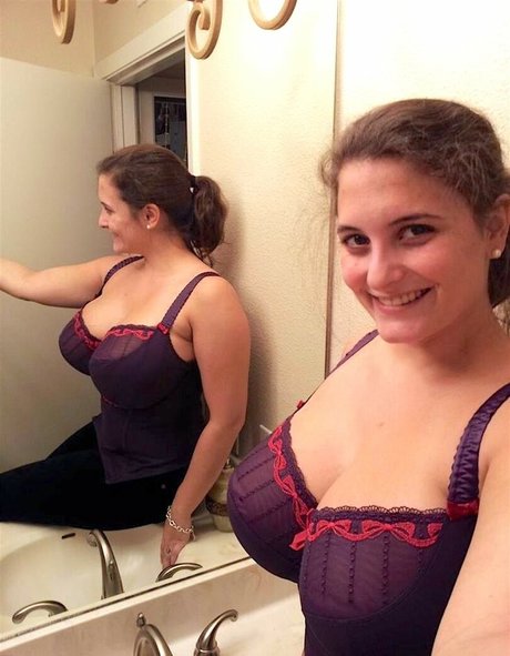 Avery Harwood model photos