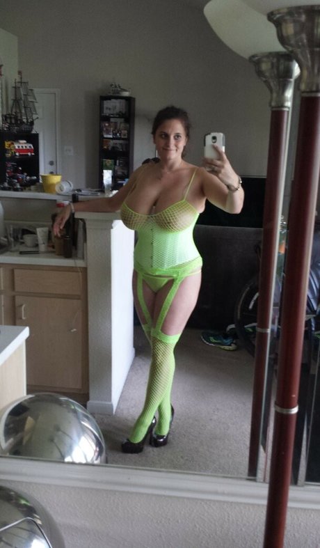 Avery Harwood sexy actress galleries