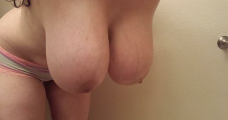 Avery Harwood model pornographic images