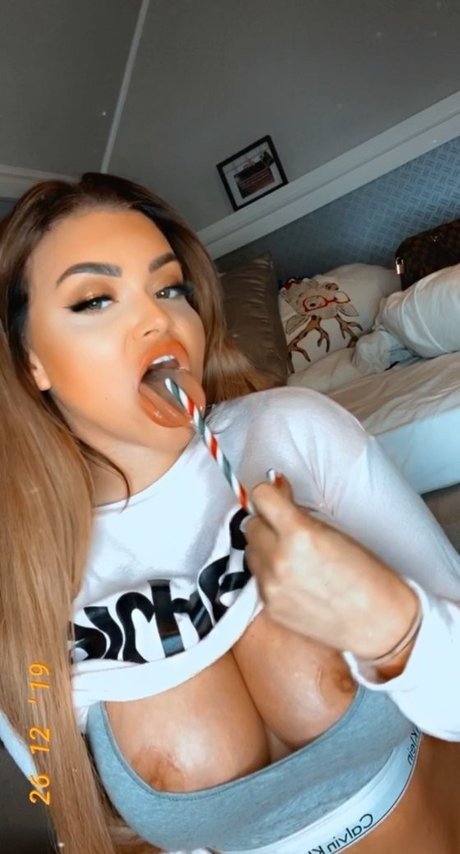 Reginaluvxxx pornographic star image