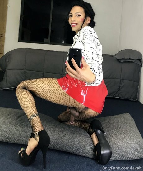 Lavaltl model art galleries