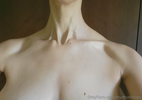 mydrunktoes model top images