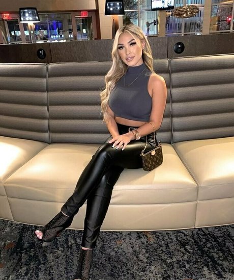 lilmissredfox69 erotic pornstar archive