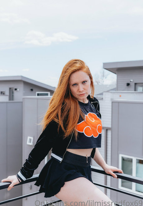 lilmissredfox69 nudes model archive