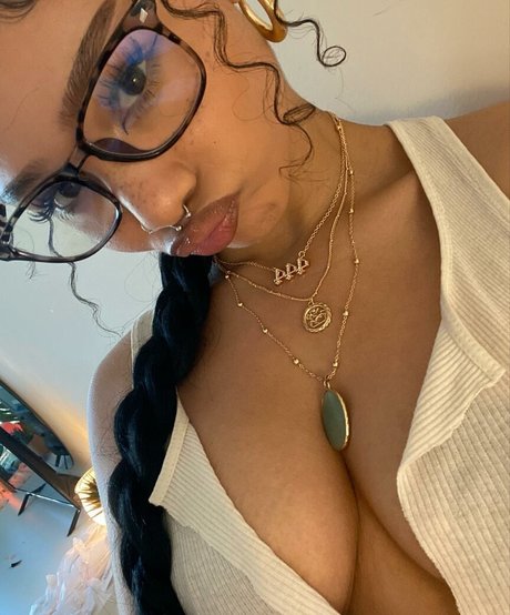 college girl onlyfans pretty photos