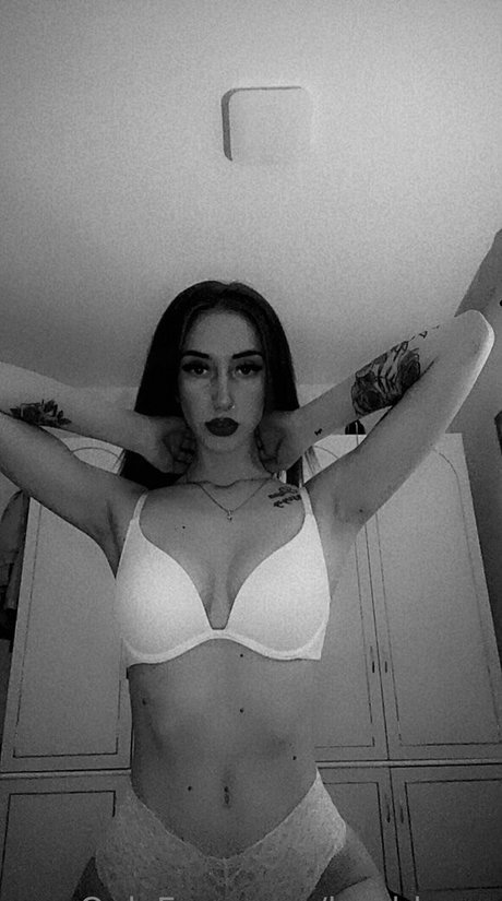 lorybloom model best pic