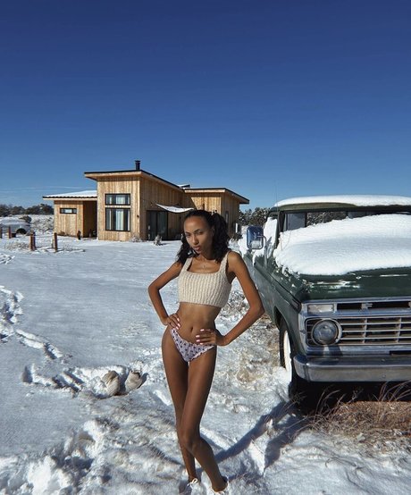 Mary Senn hot model img