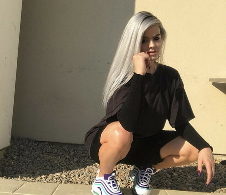 flat chested onlyfans porno galleries