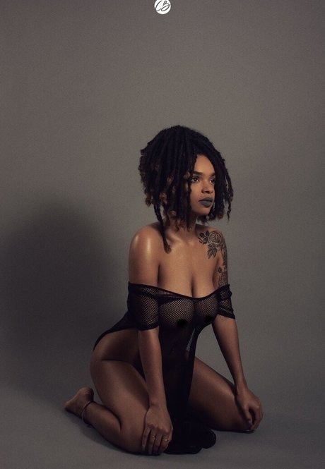 Feistybadazz xxx star galleries