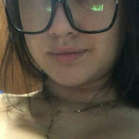 aleponquesito adult model picture