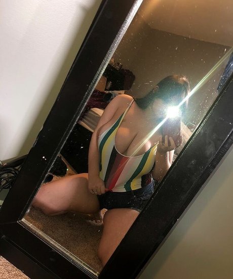 Emaliehall pornstar image